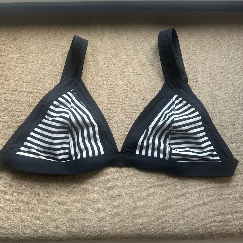 Athleta Black Trim White Active Bralette